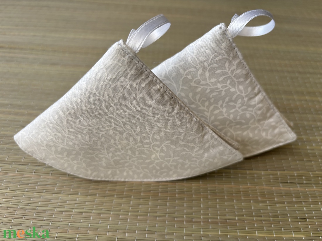 Edényfogó- fehér indás - otthon & életmód - konyhafelszerelés, tálalás - konyhai textil - edényfogó & edényfedő - Meska.hu