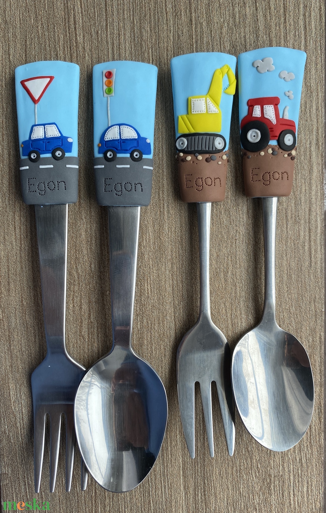 Gyerek evőeszköz szett 2 méretben - munkagépek, autók - otthon & életmód - konyhafelszerelés, tálalás - tálalás - kanál & villa - Meska.hu