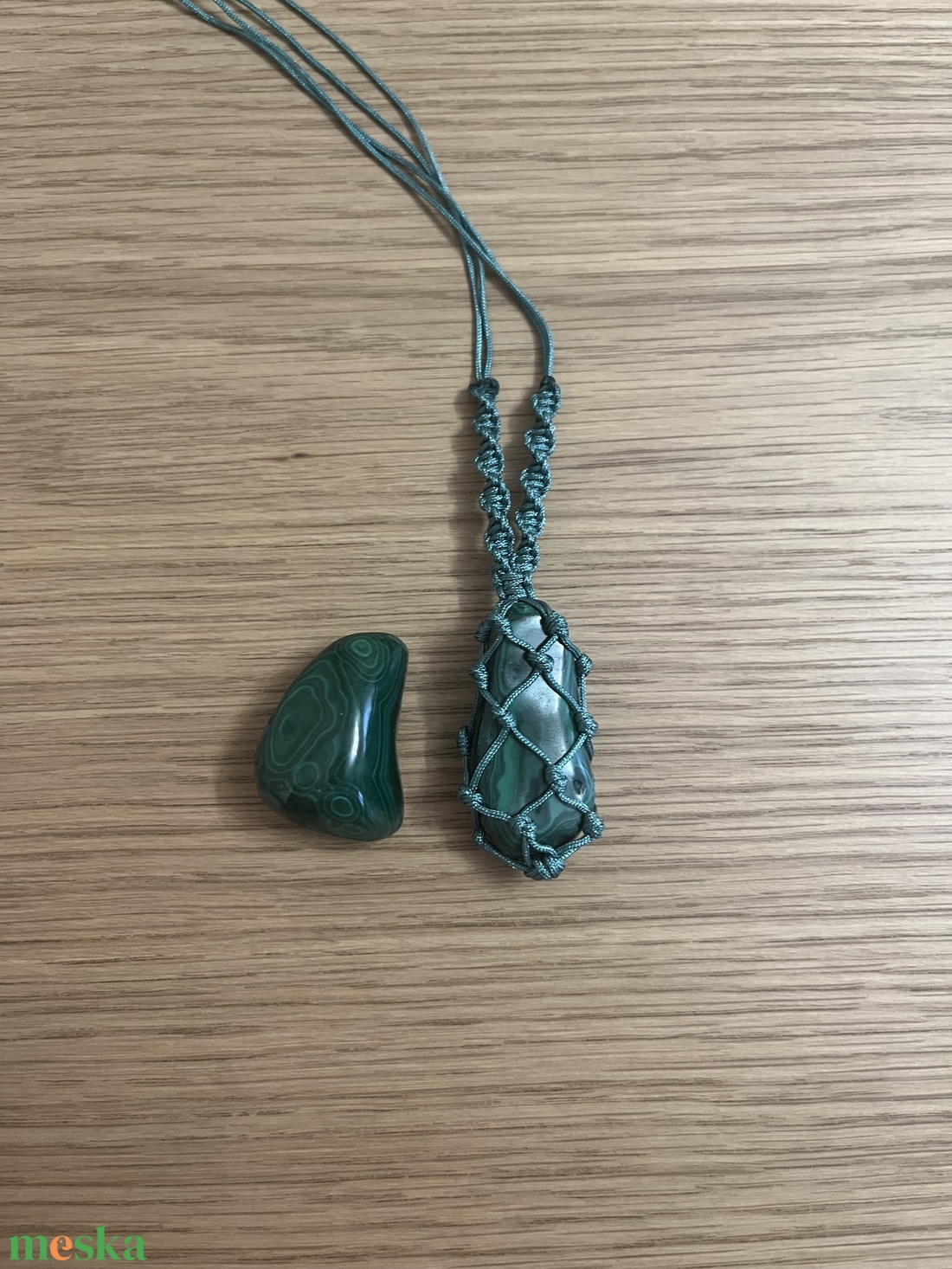 Malachit amulett makraméba foglalva - ékszer - nyaklánc - hosszú nyaklánc - Meska.hu