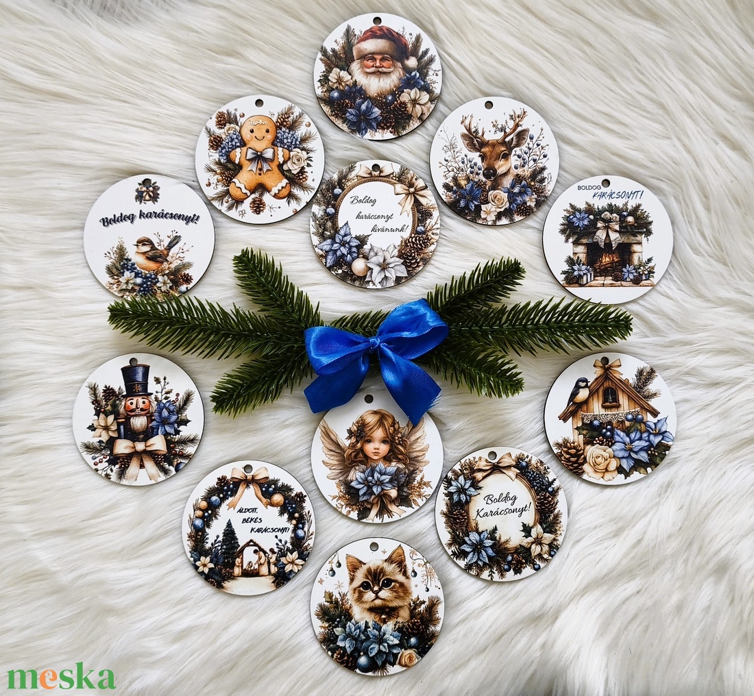 Színes karácsonyfadíszek kék színvilágban - karácsony - karácsonyi lakásdekoráció - karácsonyfadíszek - Meska.hu