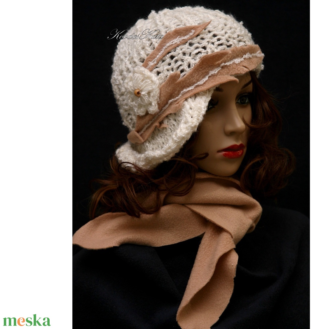 CLOCHE-ART szett - kötött kalap sállal / ivory-kreol - ruha & divat - sál, sapka, kendő - sapka & sál szett - Meska.hu CLOCHE-ART szett - kötött kalap sállal / ivory-kreol - ruha & divat - sál, sapka, kendő - sapka & sál szett - Meska.hu