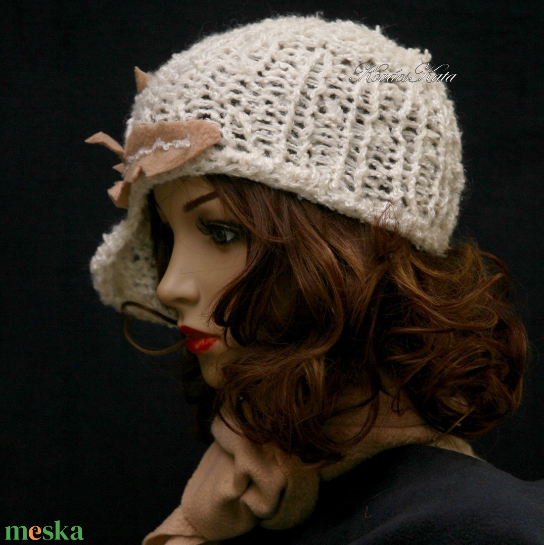 CLOCHE-ART szett - kötött kalap sállal / ivory-kreol - ruha & divat - sál, sapka, kendő - sapka & sál szett - Meska.hu CLOCHE-ART szett - kötött kalap sállal / ivory-kreol - ruha & divat - sál, sapka, kendő - sapka & sál szett - Meska.hu
