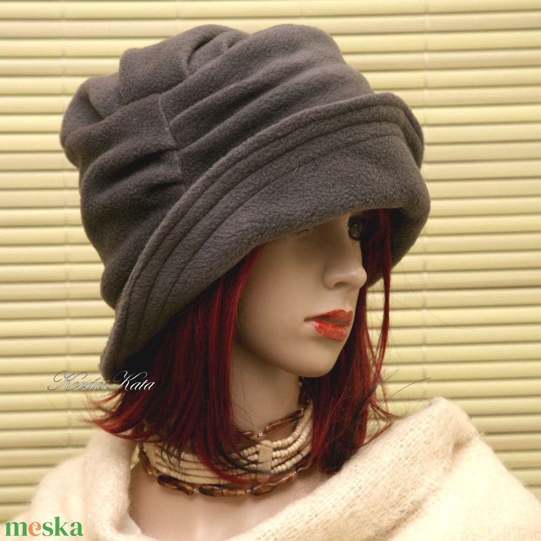 ERNA cloche -szürke polár flapper kalap - ruha & divat - sál, sapka, kendő - kalap - Meska.hu ERNA cloche -szürke polár flapper kalap - ruha & divat - sál, sapka, kendő - kalap - Meska.hu