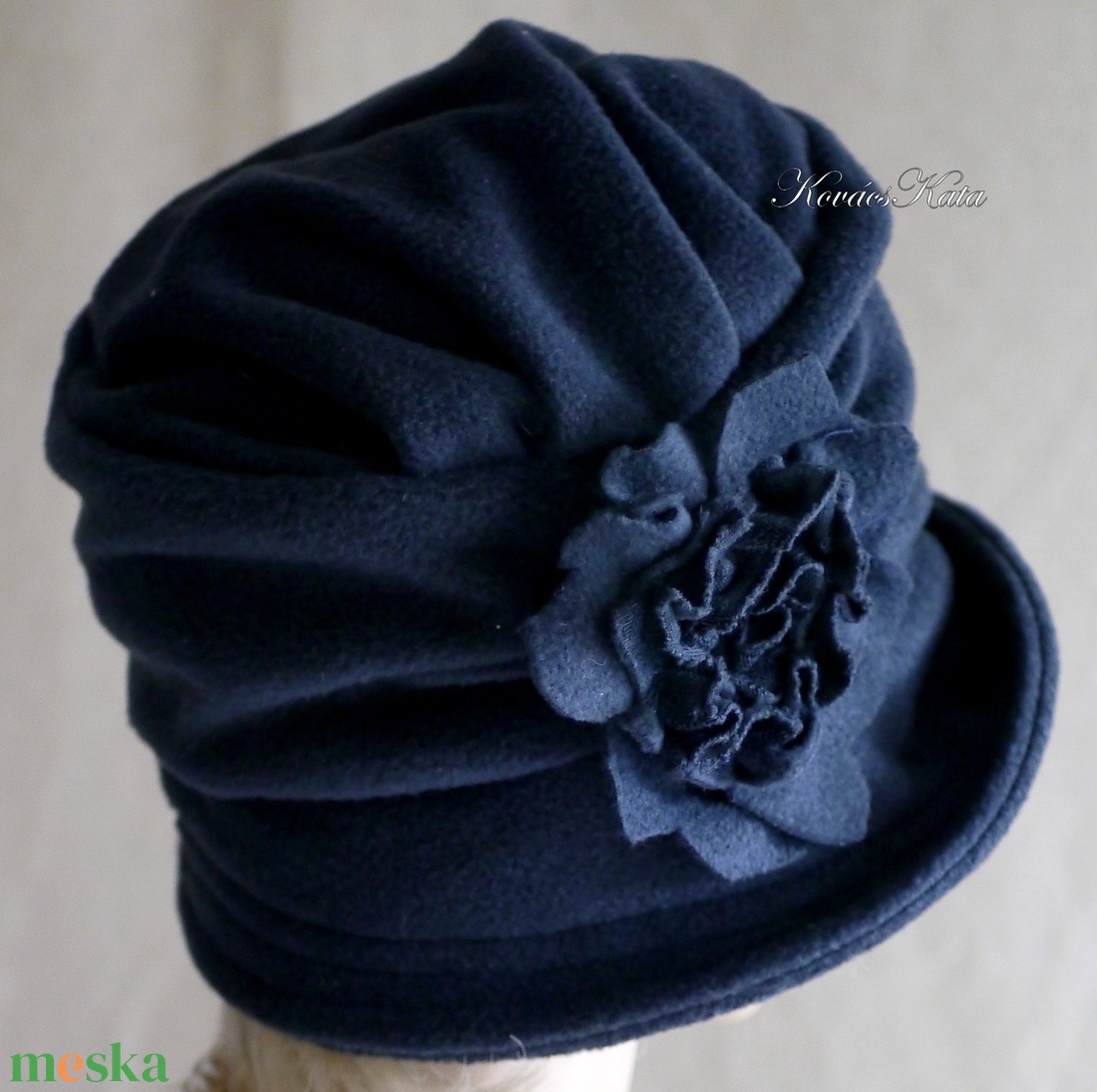 ERNA cloche - polár flapper kalap / éjkék - ruha & divat - sál, sapka, kendő - kalap - Meska.hu ERNA cloche - polár flapper kalap / éjkék - ruha & divat - sál, sapka, kendő - kalap - Meska.hu