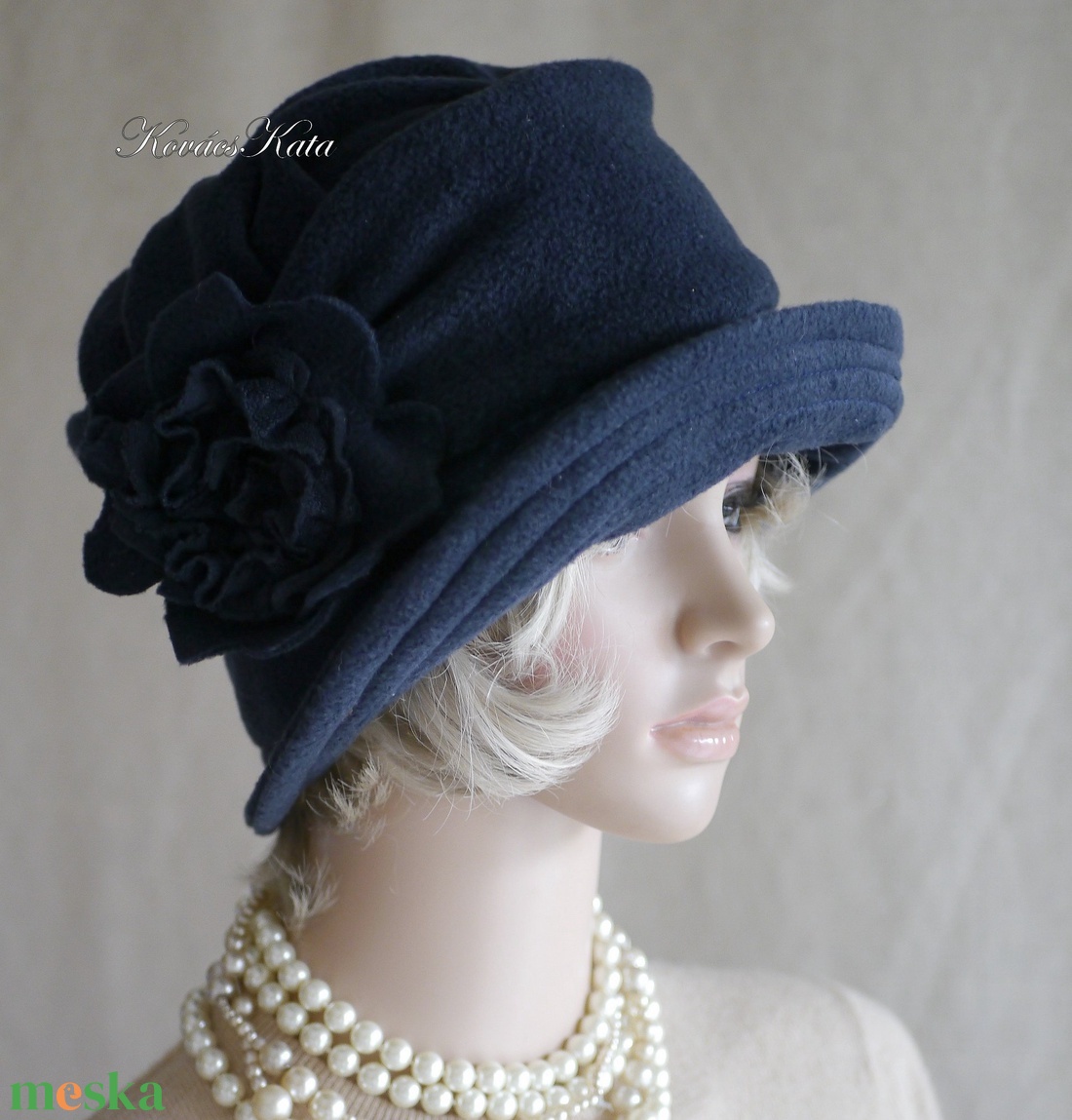 ERNA cloche - polár flapper kalap / éjkék - ruha & divat - sál, sapka, kendő - kalap - Meska.hu ERNA cloche - polár flapper kalap / éjkék - ruha & divat - sál, sapka, kendő - kalap - Meska.hu