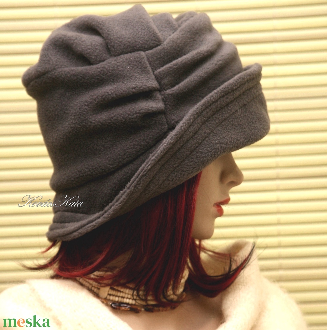 ERNA cloche -szürke polár flapper kalap - ruha & divat - sál, sapka, kendő - kalap - Meska.hu ERNA cloche -szürke polár flapper kalap - ruha & divat - sál, sapka, kendő - kalap - Meska.hu