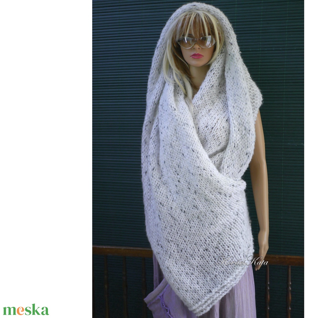 MAXI-STÓLA - extravagáns kézzel kötött  mohair sál HERMELIN / halvány-szürke - ruha & divat - női ruha - poncsó - Meska.hu