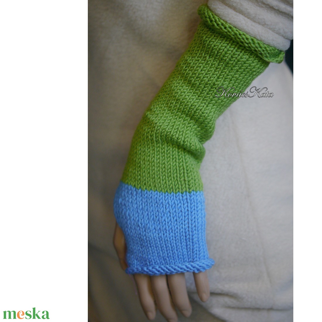 BOSZI-KESZTYŰ / supersoft merino - kézzel kötött exkluzív kesztyűszár, kézmelegítő / kivizöld-azúrkék - ruha & divat - sál, sapka, kendő - kesztyű - Meska.hu BOSZI-KESZTYŰ / supersoft merino - kézzel kötött exkluzív kesztyűszár, kézmelegítő / kivizöld-azúrkék - ruha & divat - sál, sapka, kendő - kesztyű - Meska.hu