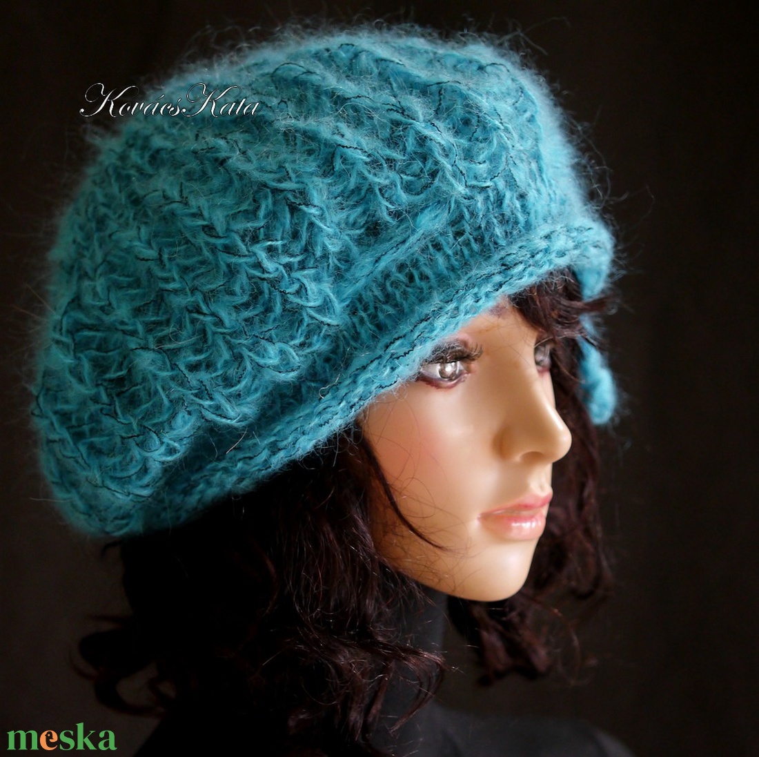 DORA / türkiz - extravagáns kézzel kötött chunky mohair gomba sapka  - ruha & divat - sál, sapka, kendő - sapka - Meska.hu
