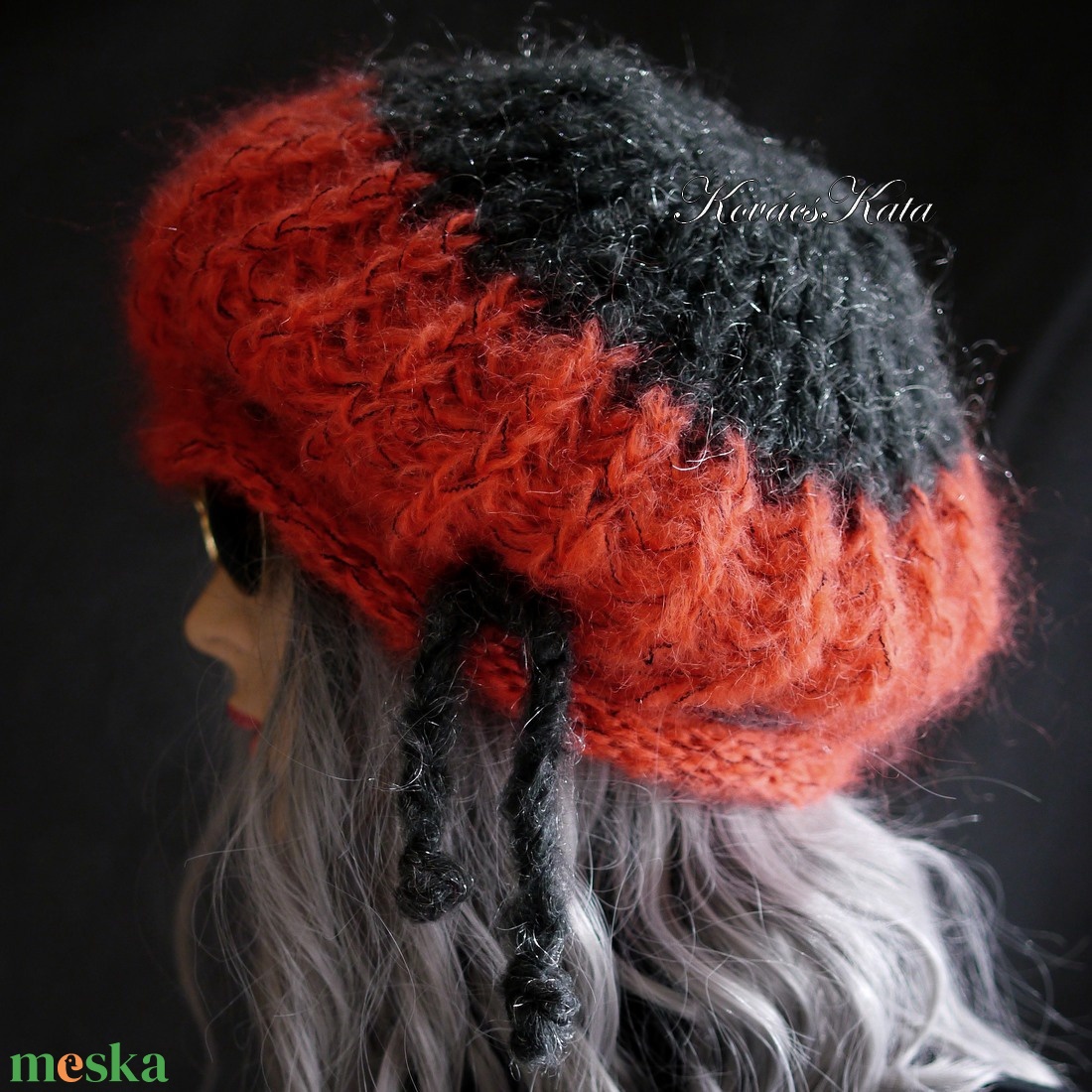 DORA / korall-antracit - extravagáns kézzel kötött chunky mohair gomba sapka  - ruha & divat - sál, sapka, kendő - sapka - Meska.hu