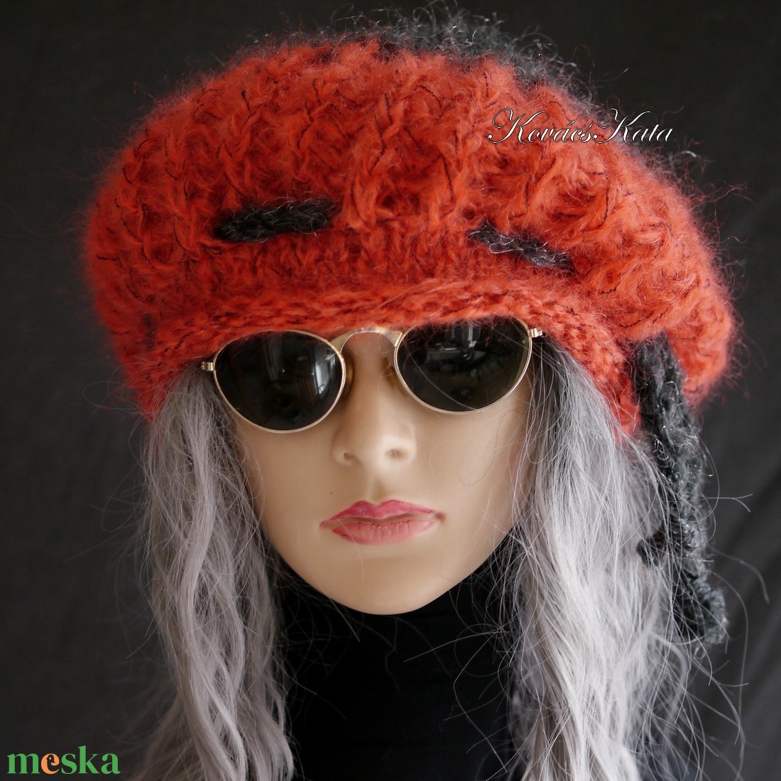 DORA / korall-antracit - extravagáns kézzel kötött chunky mohair gomba sapka  - ruha & divat - sál, sapka, kendő - sapka - Meska.hu