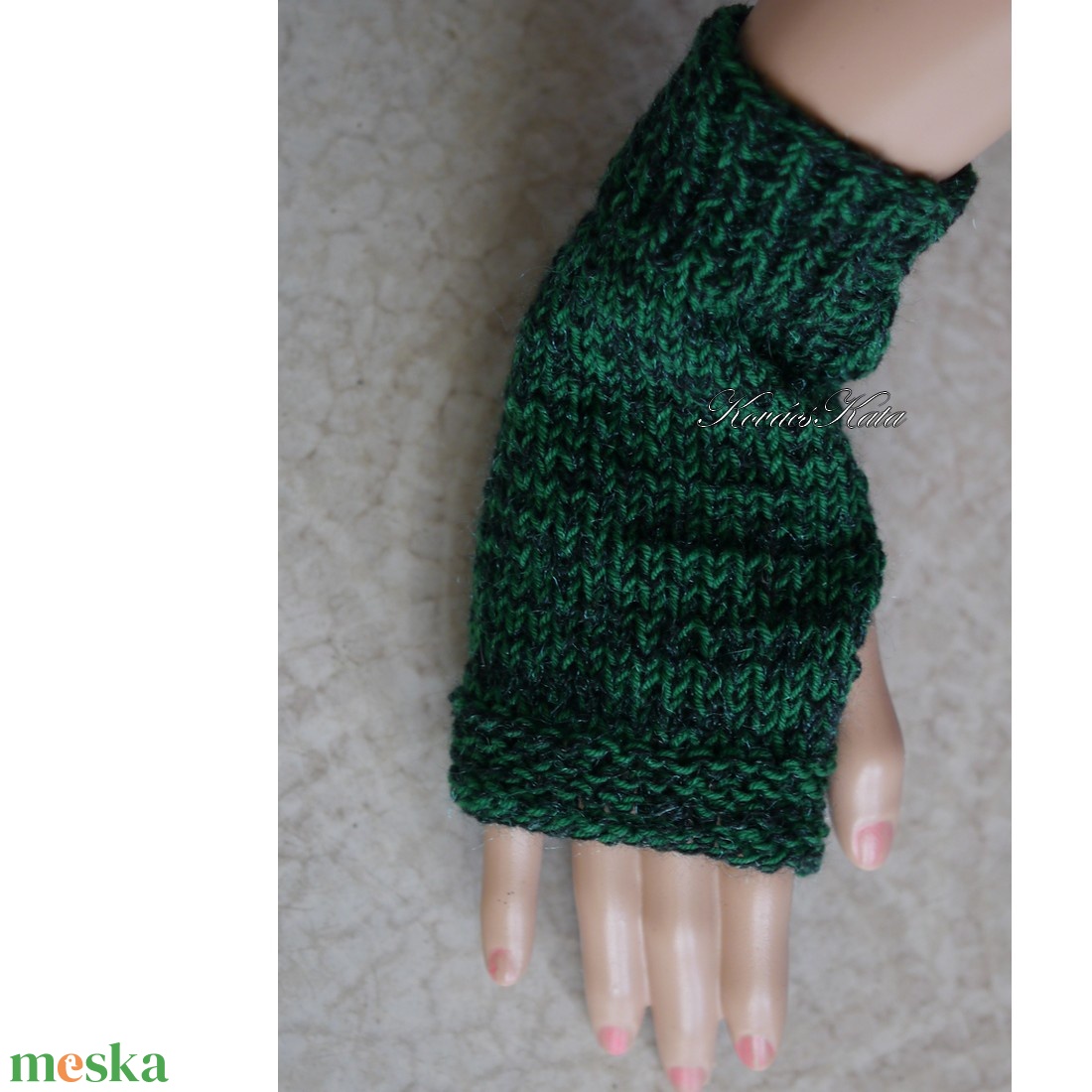 BOSZI KESZTYŰ / merinó - kézzel kötött rövid kesztyűszár, kézmelegítő / smaragd - ruha & divat - sál, sapka, kendő - kesztyű - Meska.hu