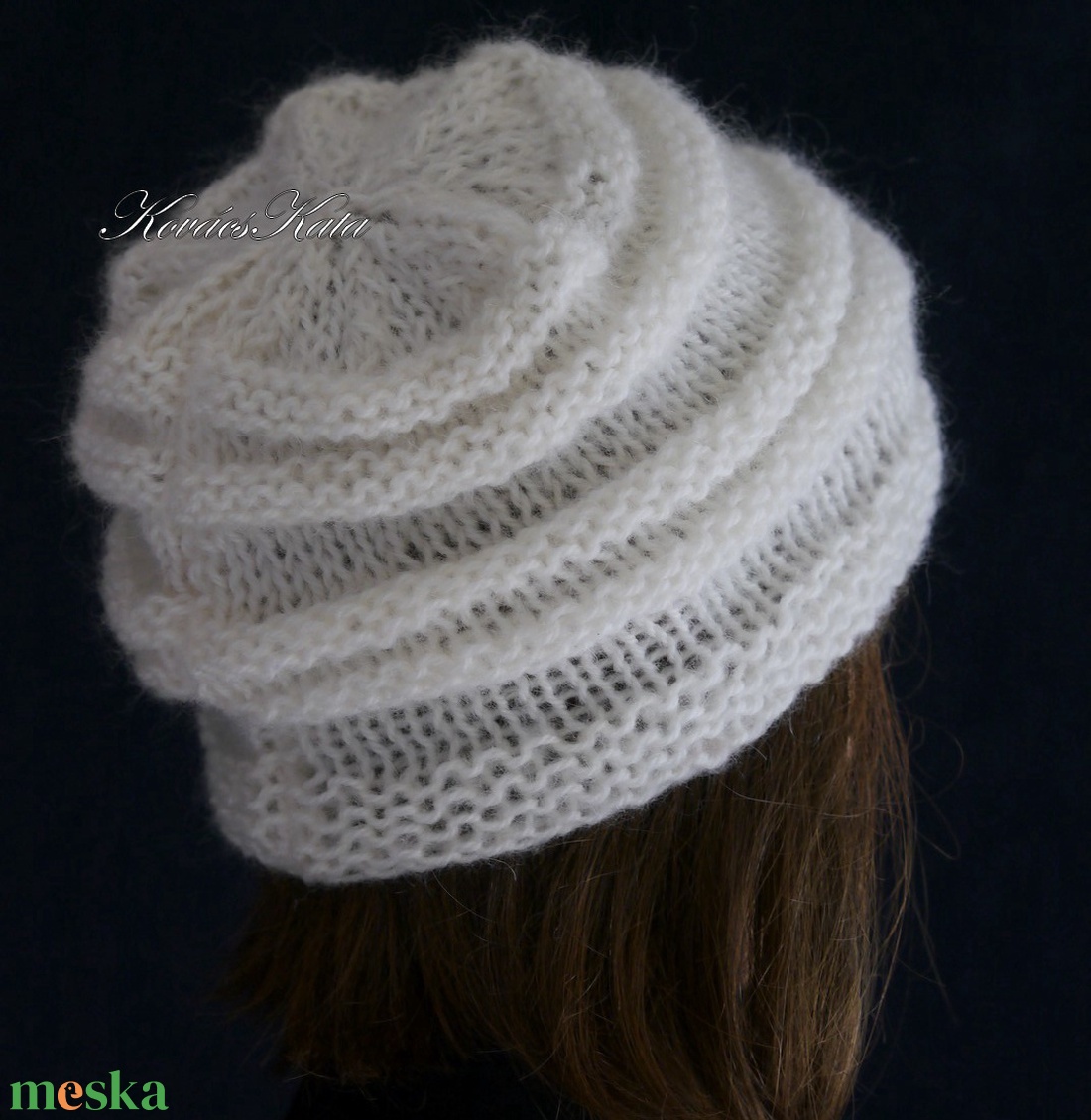 AMY-SAPI / törtfehér - trendi kötött akril-moher design sapka KÉSZLETEN - ruha & divat - sál, sapka, kendő - sapka - Meska.hu