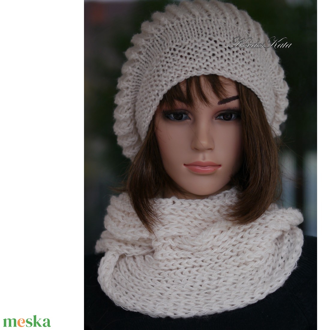 BORBÁLA SZETT / törtfehér - exkluzív kézzel kötött gyapjú-moher sapka körsállal - ruha & divat - sál, sapka, kendő - sapka & sál szett - Meska.hu