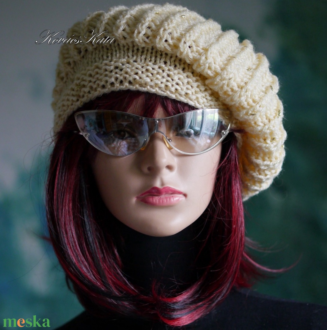 BORBÁLA / vanília - kézzel kötött gyapjús-akril barett sapka  - ruha & divat - sál, sapka, kendő - sapka - Meska.hu