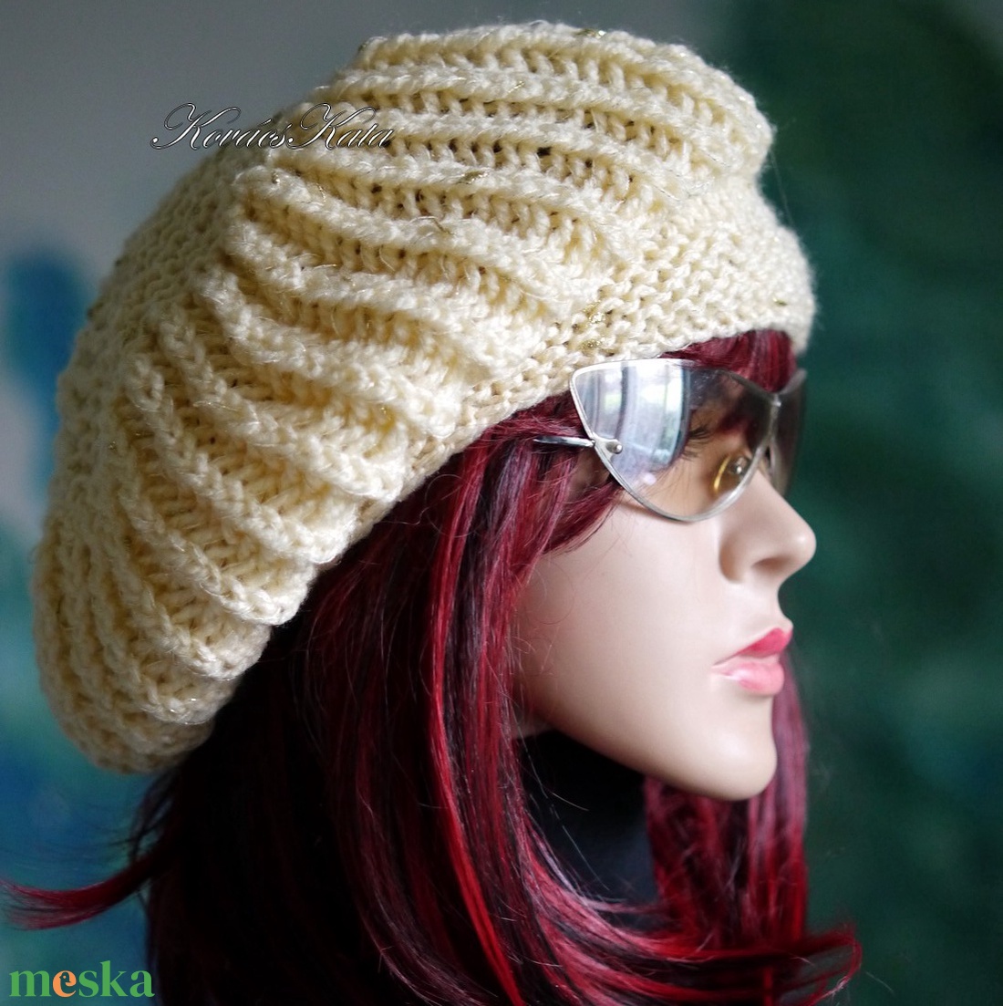 BORBÁLA / vanília - kézzel kötött gyapjús-akril barett sapka  - ruha & divat - sál, sapka, kendő - sapka - Meska.hu