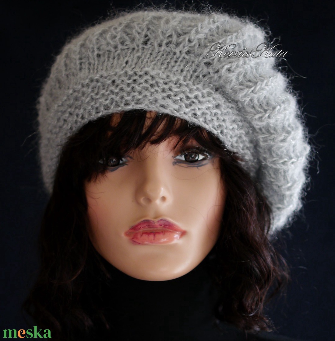 BORBÁLA / ezüst - kézzel kötött gyapjús-akril barett sapka  - ruha & divat - sál, sapka, kendő - sapka - Meska.hu
