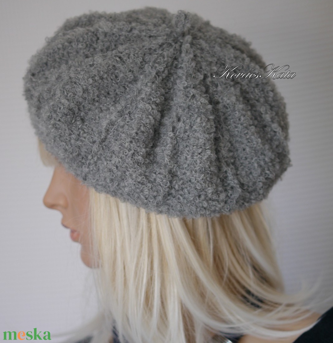 ALETTA / galamb - exkluzív kézzel kötött alpaka-buklé svájci sapka, barett KÉSZLETEN - ruha & divat - sál, sapka, kendő - sapka - Meska.hu