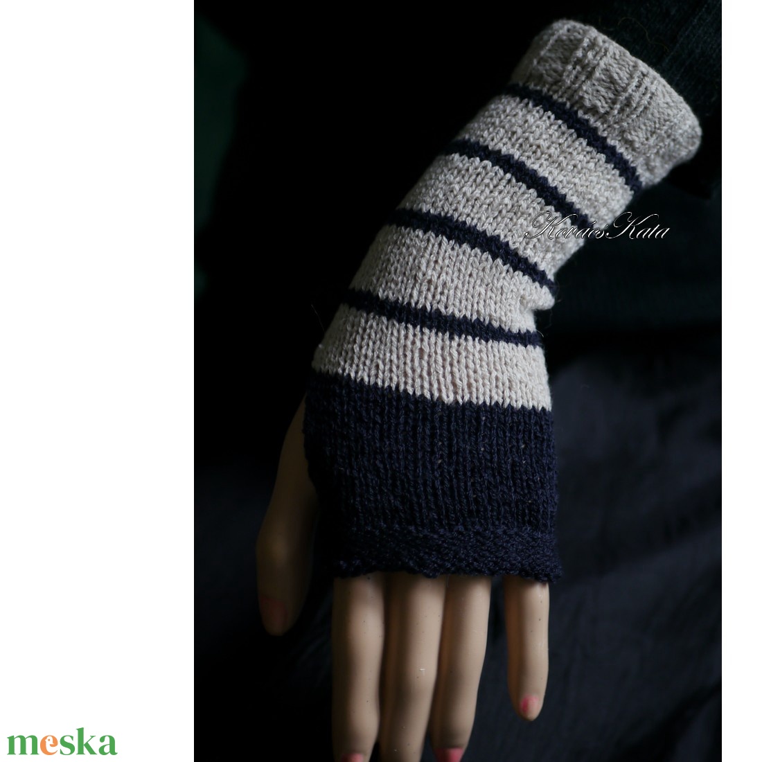 BOSZI-KESZTYŰ / mistery - exkluzív kézzel kötött kesztyűszár, kézmelegítő / bézs+kék KÉSZLETEN - ruha & divat - sál, sapka, kendő - kesztyű - Meska.hu
