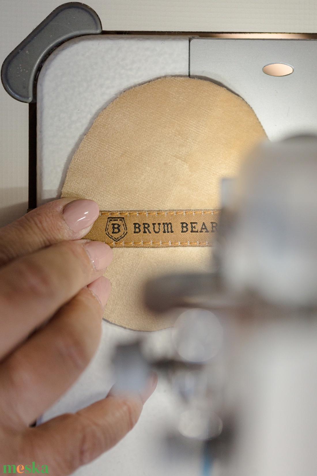 Brum Bear beige, kézzel készített, sorszámozott prémium teddy maci egyedi lakberendezési kiegészítő - játék & sport - plüssállat & játékfigura - maci - Meska.hu Brum Bear beige, kézzel készített, sorszámozott prémium teddy maci egyedi lakberendezési kiegészítő - játék & sport - plüssállat & játékfigura - maci - Meska.hu