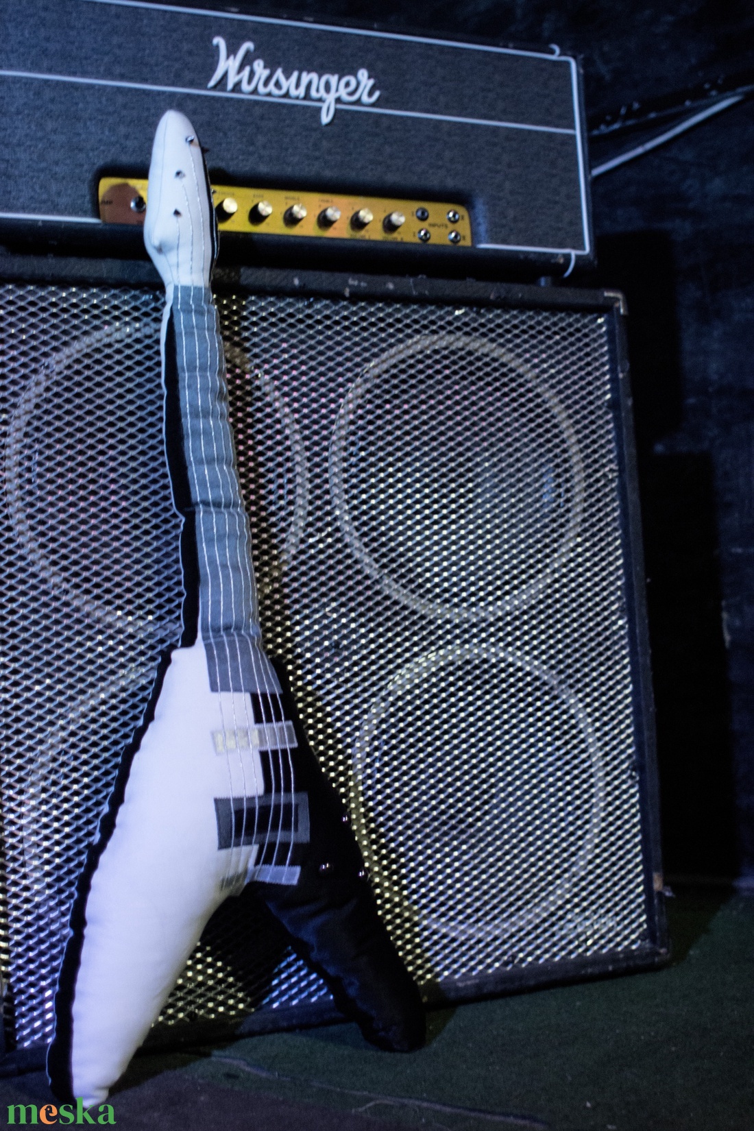 Gitár alakú párna - Fekete-fehér Gibson Flying V típusú gitár párna - csak rendelésre! - otthon & lakás - lakástextil - párna & párnahuzat - Meska.hu Gitár alakú párna - Fekete-fehér Gibson Flying V típusú gitár párna - csak rendelésre! - otthon & lakás - lakástextil - párna & párnahuzat - Meska.hu