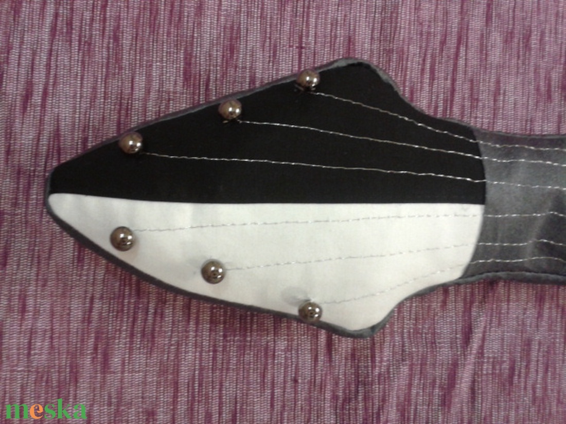 Gitár alakú párna - Fekete-fehér Gibson Flying V típusú gitár párna - csak rendelésre! - otthon & lakás - lakástextil - párna & párnahuzat - Meska.hu Gitár alakú párna - Fekete-fehér Gibson Flying V típusú gitár párna - csak rendelésre! - otthon & lakás - lakástextil - párna & párnahuzat - Meska.hu