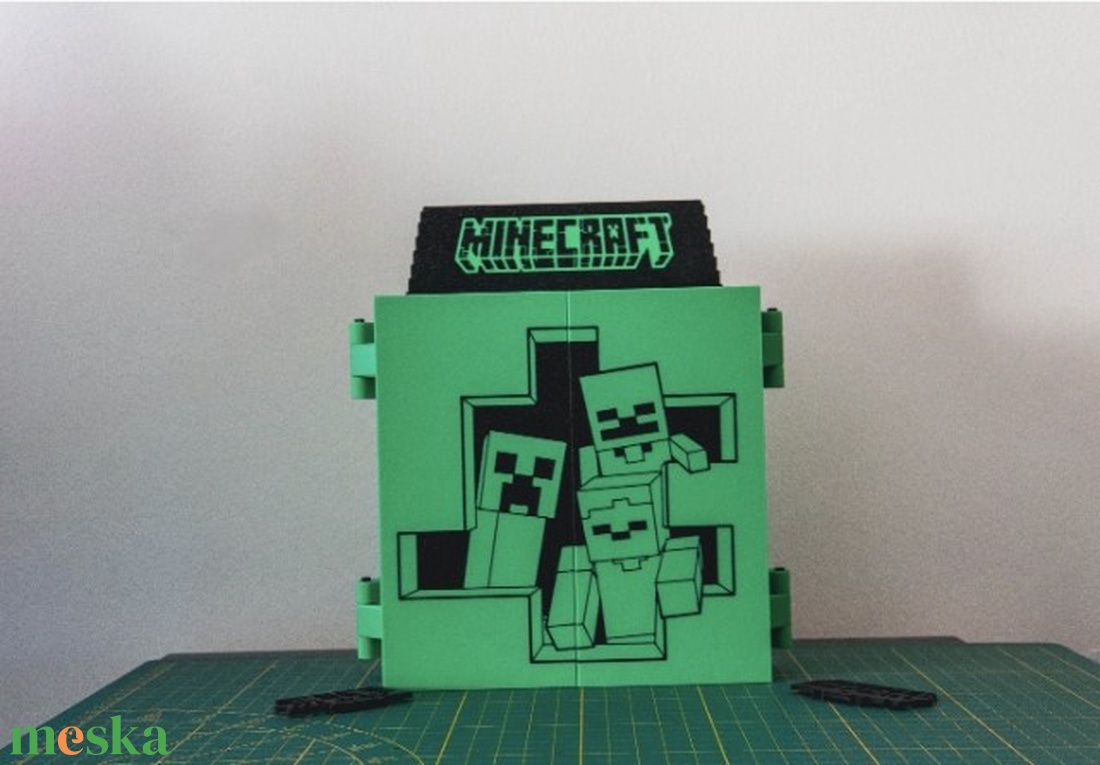 Minecraft,Kinder joy tartó. - otthon & életmód - dekoráció - asztal és polc dekoráció - asztaldísz - Meska.hu