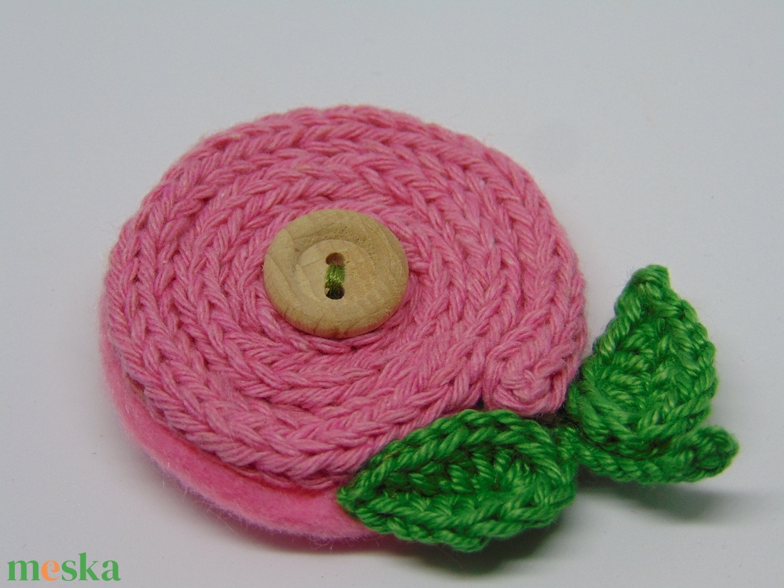 Gombos, rózsaszín virág-kitűző - ékszer - kitűző és bross - Meska.hu Gombos, rózsaszín virág-kitűző - ékszer - kitűző és bross - Meska.hu