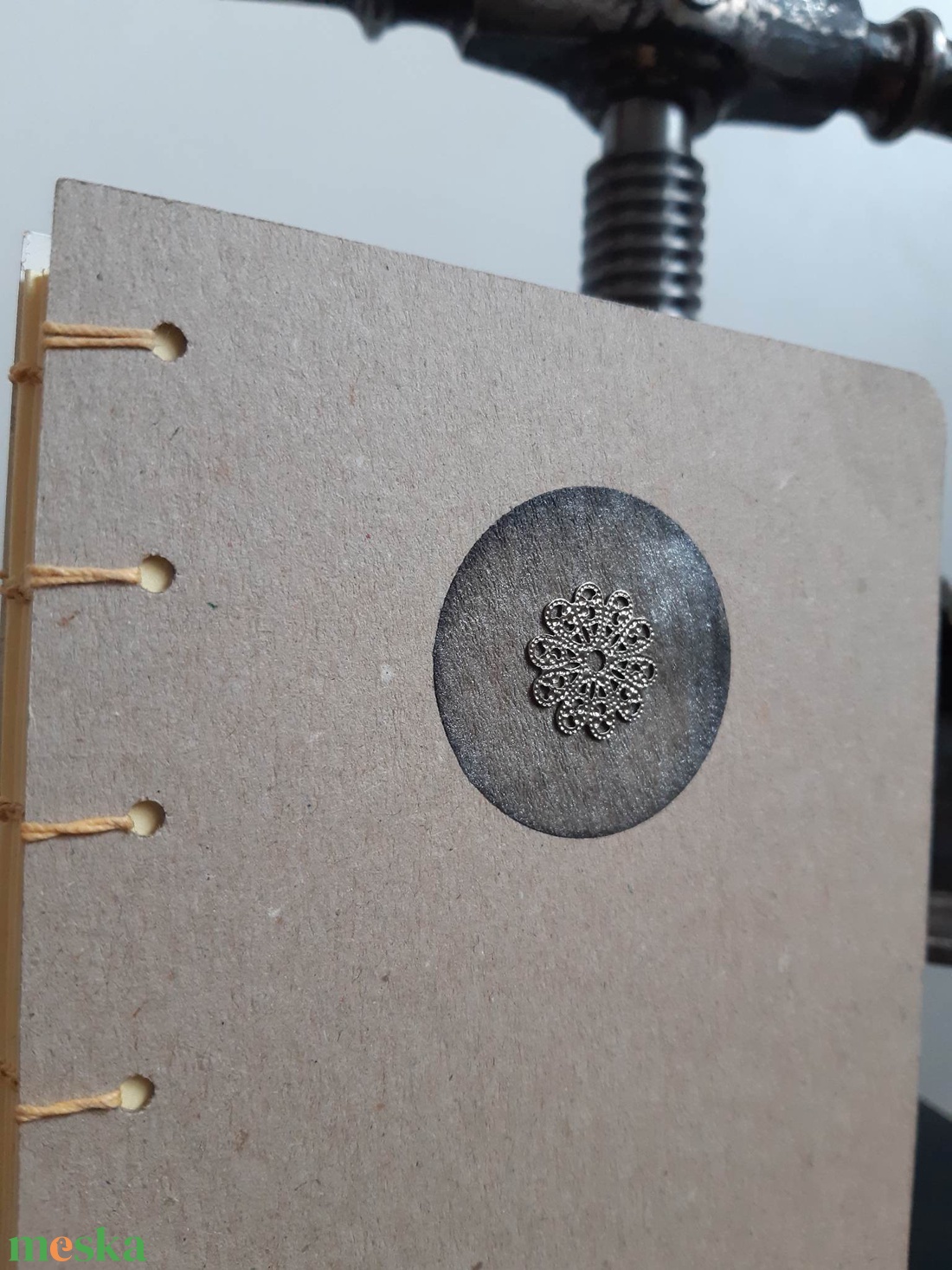 Kopt kötésű notesz fém dísszel - otthon & életmód - papír, írószer - jegyzetfüzet & napló - Meska.hu Kopt kötésű notesz fém dísszel - otthon & életmód - papír, írószer - jegyzetfüzet & napló - Meska.hu
