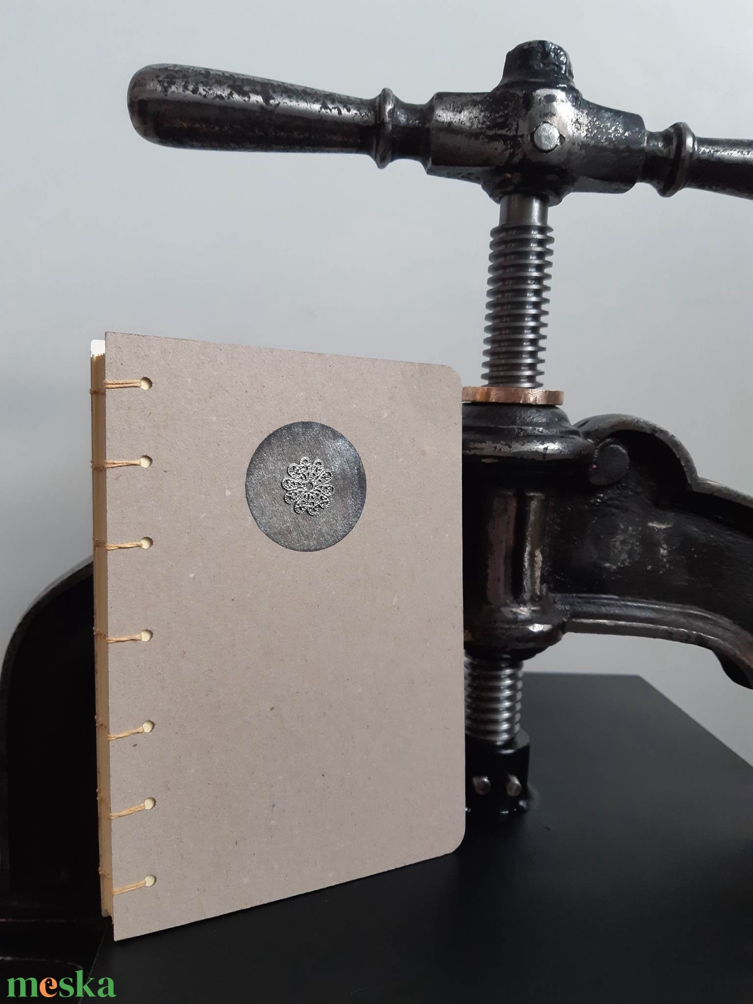 Kopt kötésű notesz fém dísszel - otthon & életmód - papír, írószer - jegyzetfüzet & napló - Meska.hu Kopt kötésű notesz fém dísszel - otthon & életmód - papír, írószer - jegyzetfüzet & napló - Meska.hu