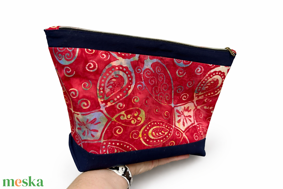 Kézzel készült neszesszer szivárvány cipzárral � batikolt pamutvászon, letörölhető bélés - táska & tok - neszesszer - Meska.hu