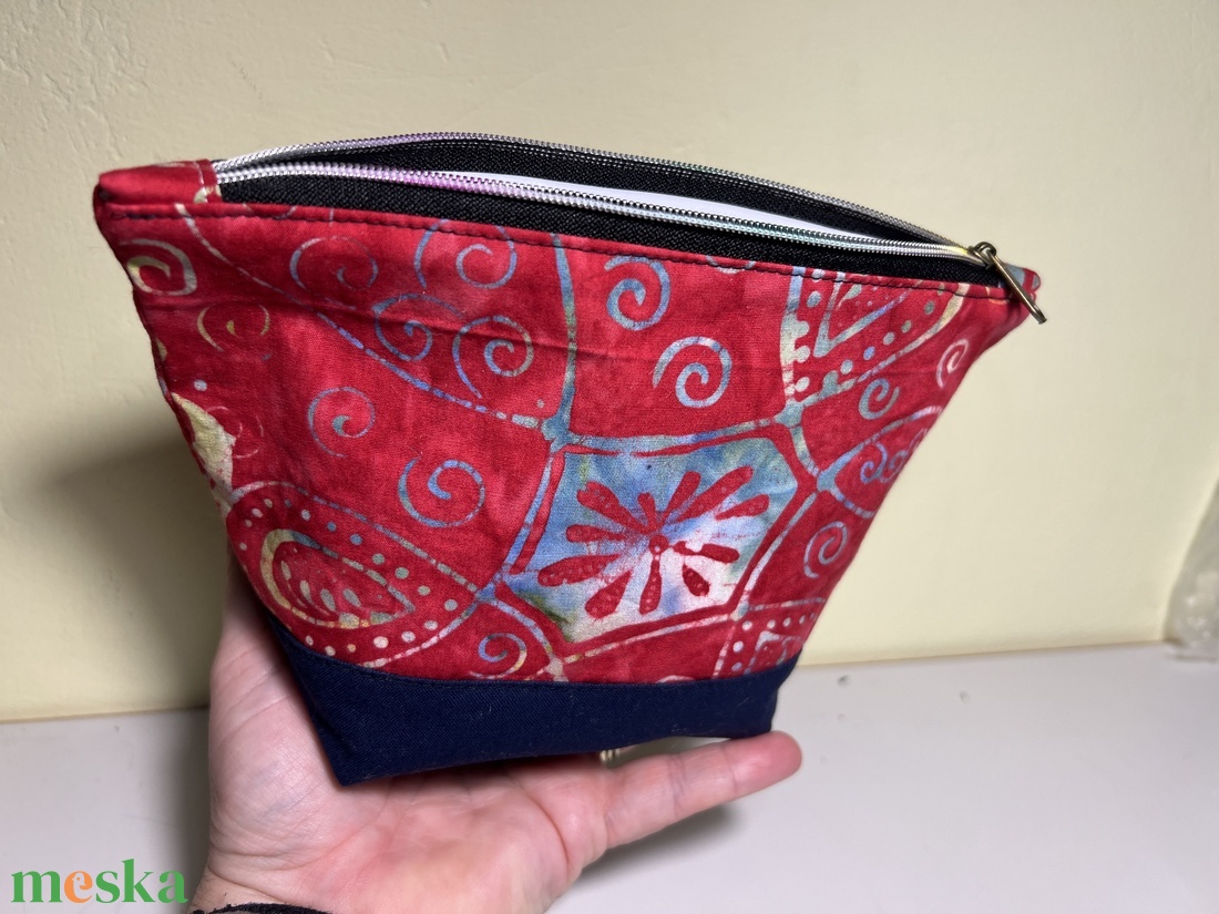 Kis sminktáska, egyedi batikolt pamut - táska & tok - neszesszer - Meska.hu
