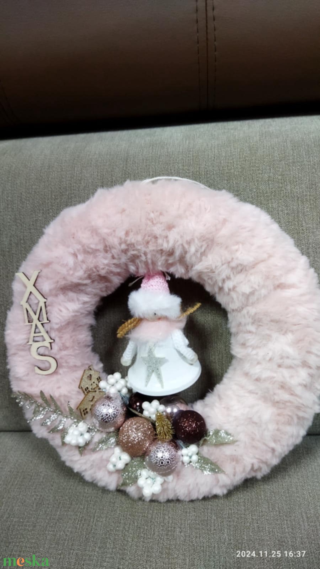 Rózsaszín, kislányos karácsonyi ajtókopogtató - karácsony - adventi díszek - adventi ajtódísz - Meska.hu