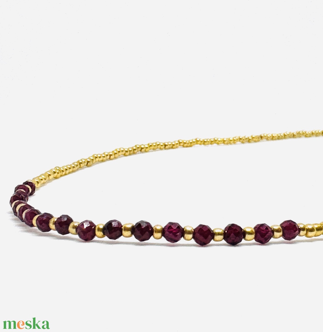 Gránát choker aranyszínű kásagyönggyel - ékszer - nyaklánc - medál nélküli nyaklánc - Meska.hu