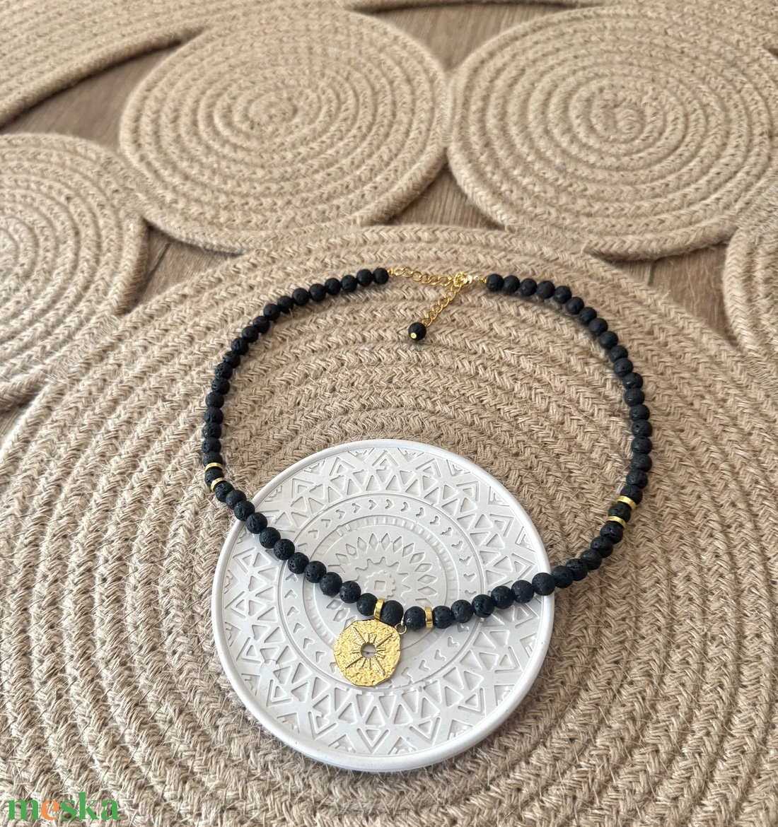 Lávakő choker arany csillaggal - ékszer - nyaklánc - medálos nyaklánc - Meska.hu