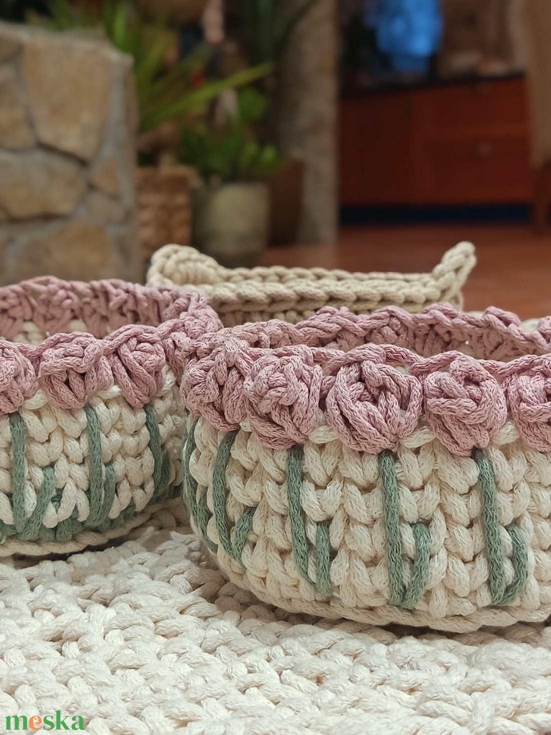 Horgolt tulipán mintás kosár szett  2 darabos - otthon & életmód - tárolás & rendszerezés - tárolókosár - Meska.hu