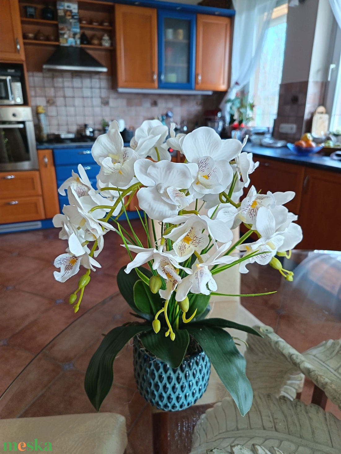 Orchidea dekoráció türkiz kaspósban  - otthon & életmód - dekoráció - asztal és polc dekoráció - asztaldísz - Meska.hu