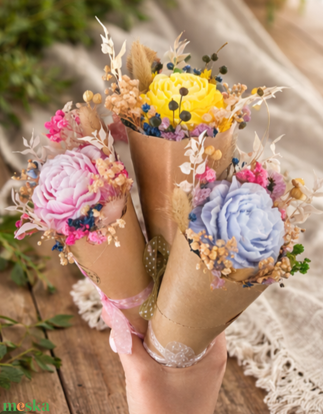 Illatos szappanvirág tölcsérben - otthon & életmód - virágdekoráció - virágok - virágcsokor - Meska.hu