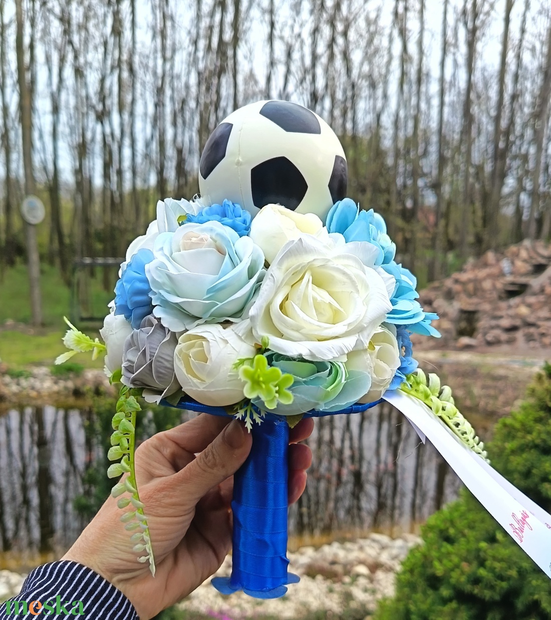 Ovis ballagási csokor focival  - otthon & életmód - virágdekoráció - virágok - virágcsokor - Meska.hu