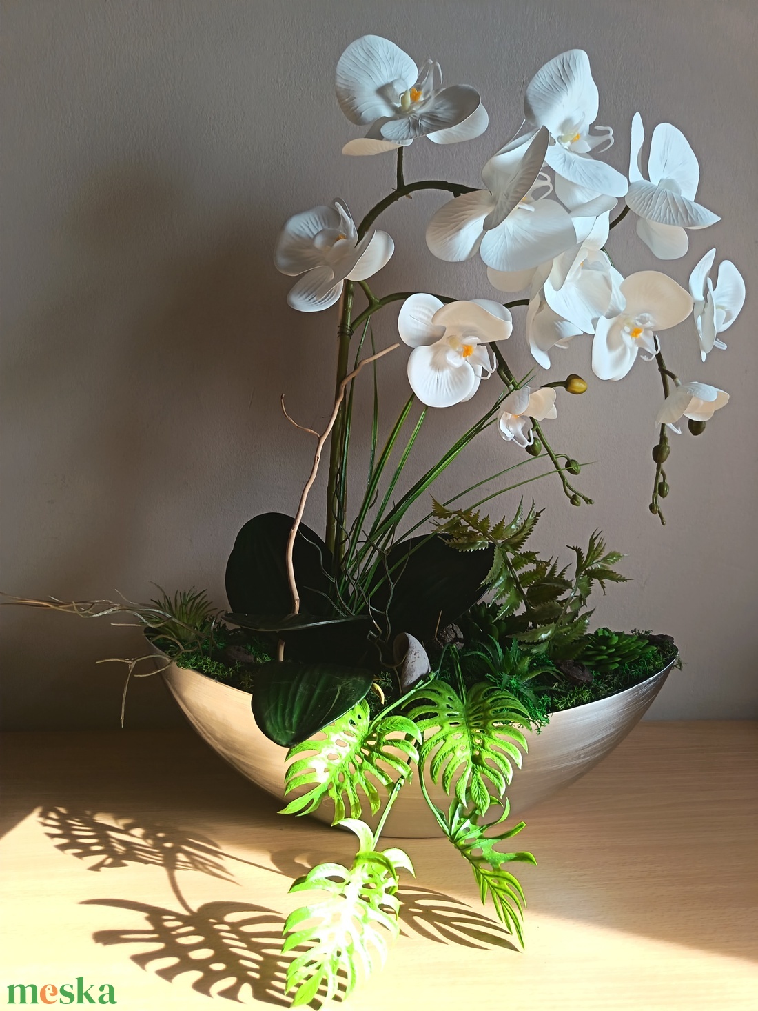 Élethű orchidea dekoráció ezüst csónakkaspóban - otthon & életmód - dekoráció - asztal és polc dekoráció - asztaldísz - Meska.hu