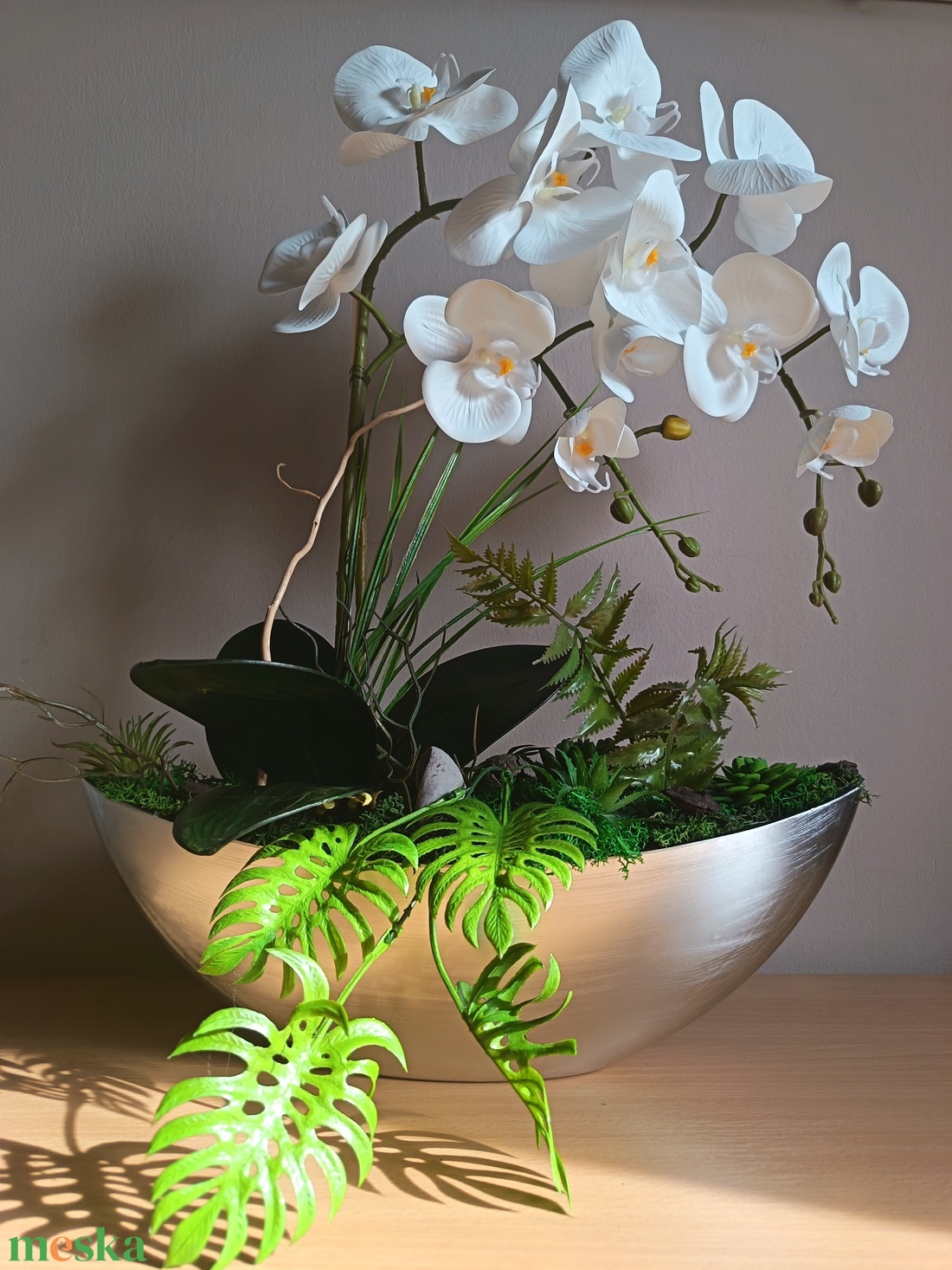 Élethű orchidea dekoráció ezüst csónakkaspóban - otthon & életmód - dekoráció - asztal és polc dekoráció - asztaldísz - Meska.hu