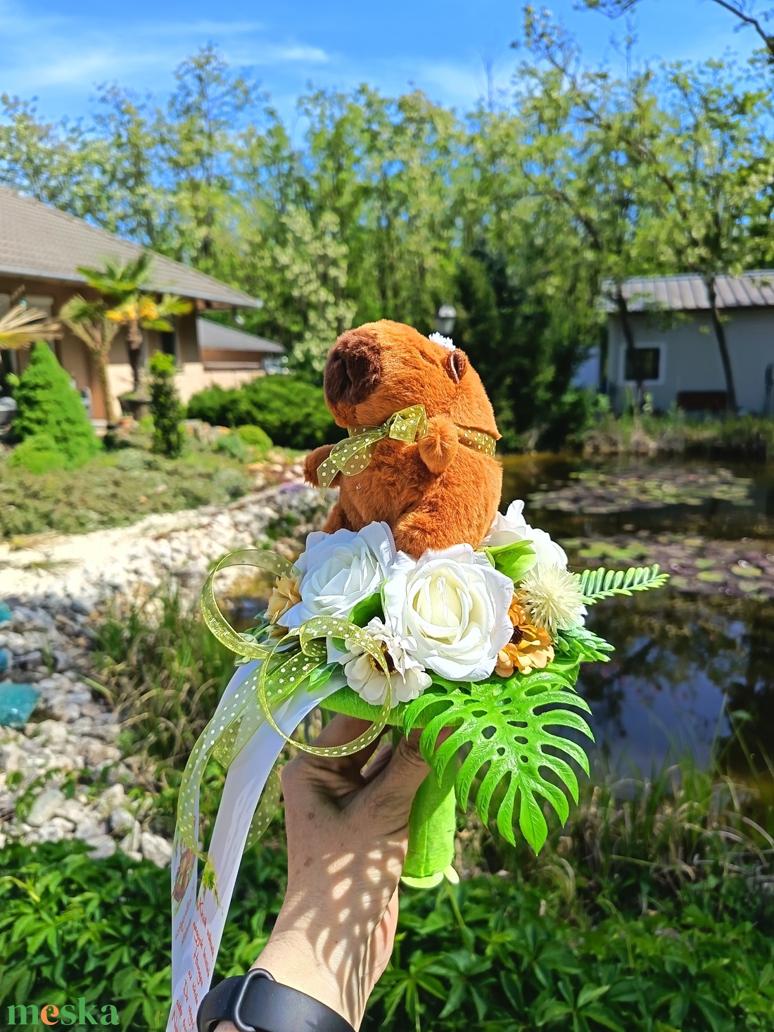 Ovis ballagási csokor plüss capybarával  - otthon & életmód - virágdekoráció - virágok - virágcsokor - Meska.hu