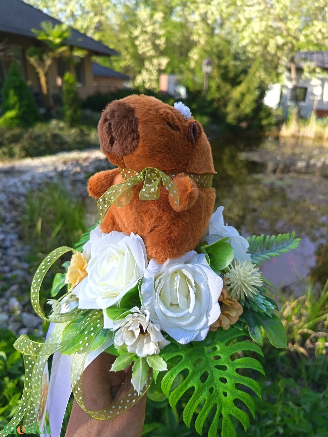 Ovis ballagási csokor plüss capybarával  - otthon & életmód - virágdekoráció - virágok - virágcsokor - Meska.hu