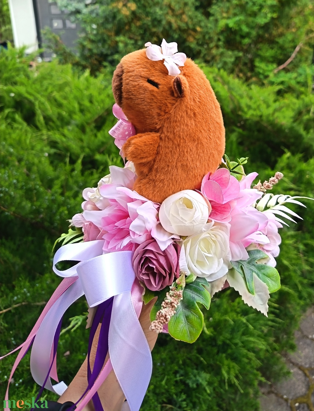 Ovis-bölcsis ballagási csokor plüss capybarával  - otthon & életmód - virágdekoráció - virágok - virágcsokor - Meska.hu