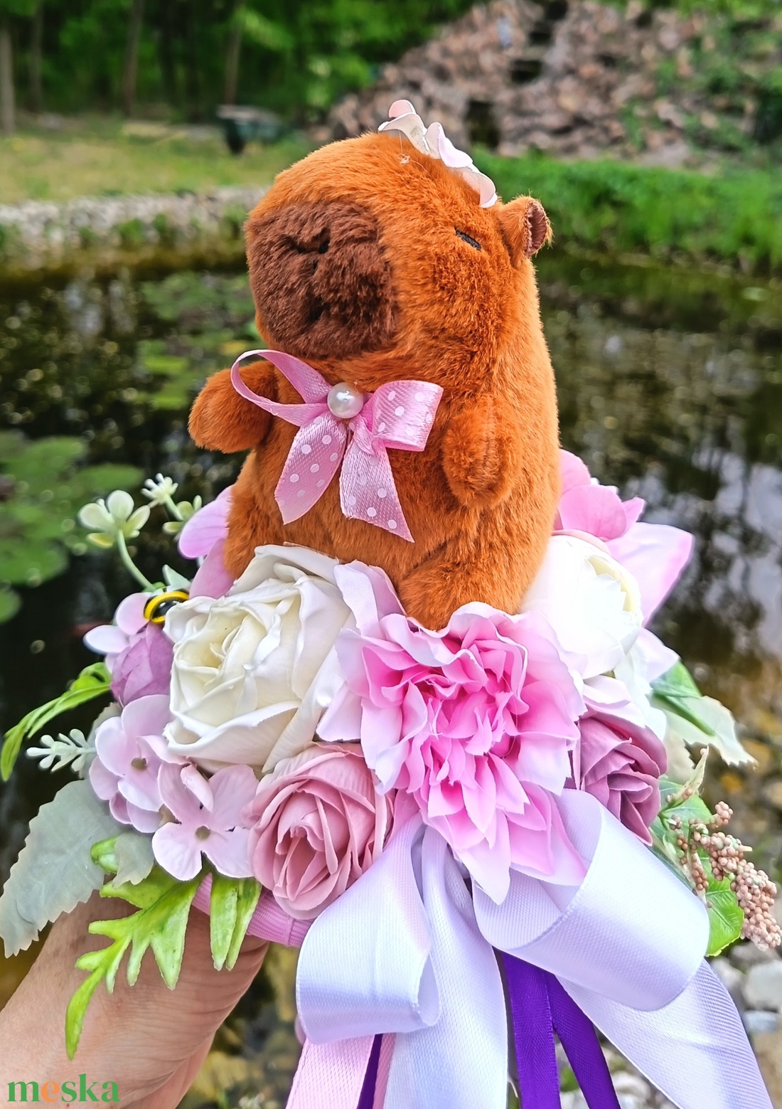 Ovis-bölcsis ballagási csokor plüss capybarával  - otthon & életmód - virágdekoráció - virágok - virágcsokor - Meska.hu