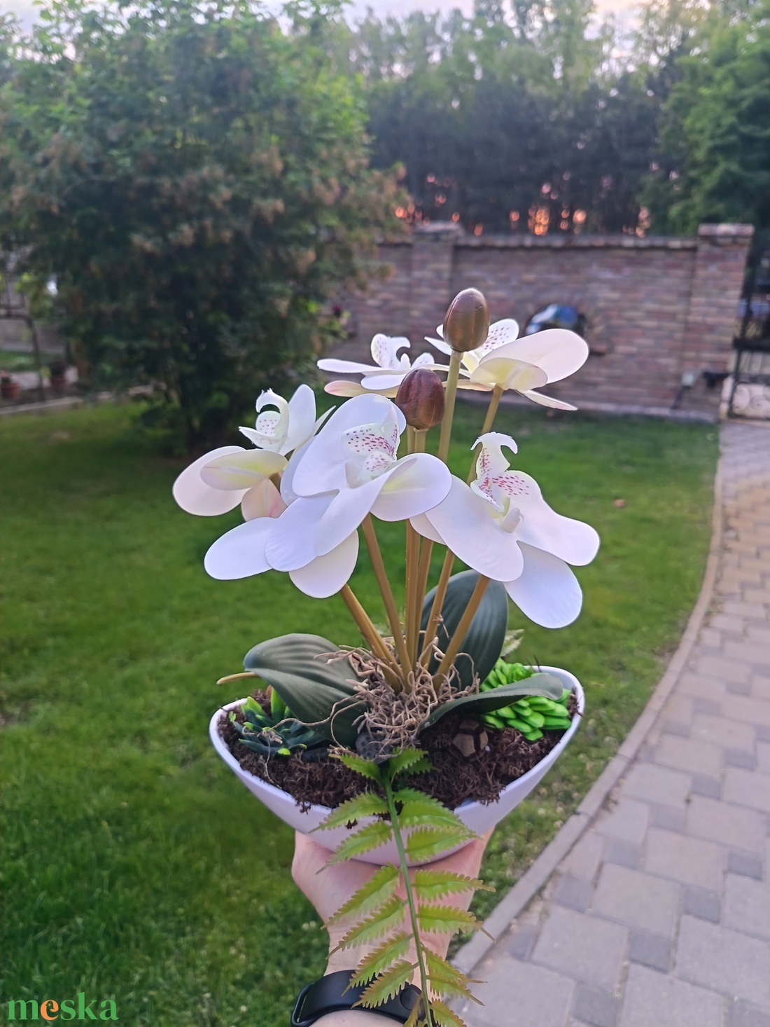 Fehér orchideás asztaldísz csónakkaspóban - otthon & életmód - dekoráció - asztal és polc dekoráció - asztaldísz - Meska.hu