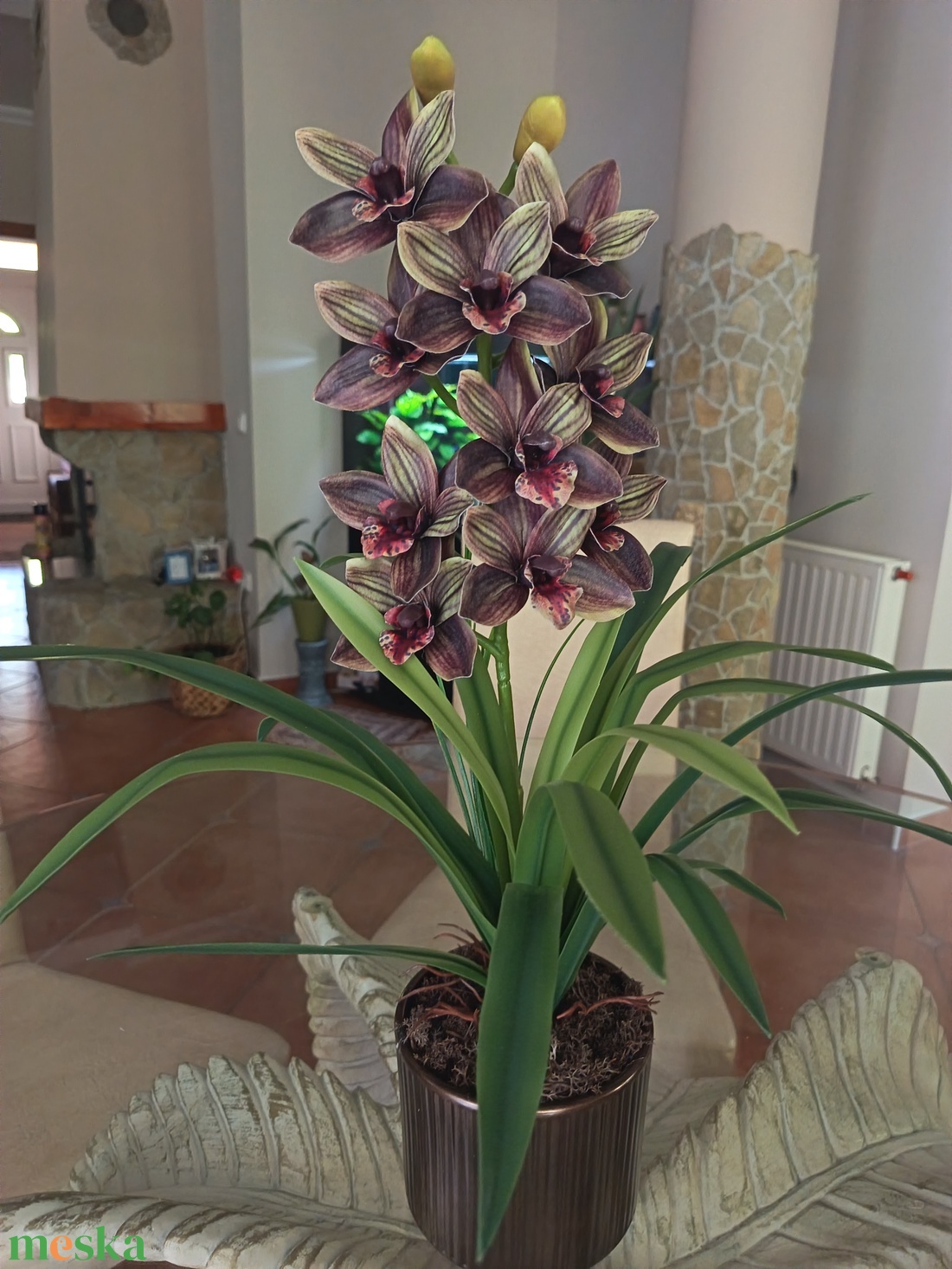 Élethű Cymbidium bronz bordás kerámiakaspóban  - otthon & életmód - dekoráció - asztal és polc dekoráció - asztaldísz - Meska.hu