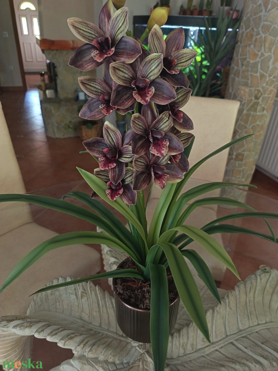 Élethű Cymbidium bronz bordás kerámiakaspóban  - otthon & életmód - dekoráció - asztal és polc dekoráció - asztaldísz - Meska.hu