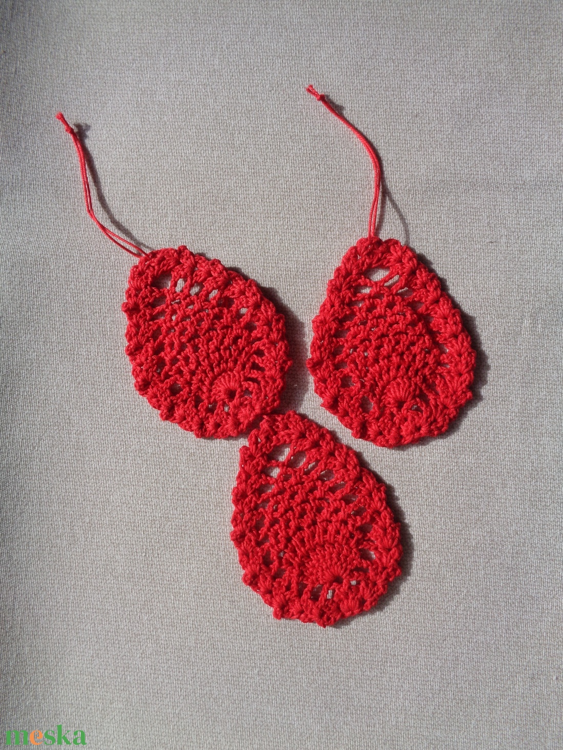 Piros horgolt tojás húsvéti dísz - otthon & életmód - dekoráció - fali és függő dekoráció - függődísz - Meska.hu