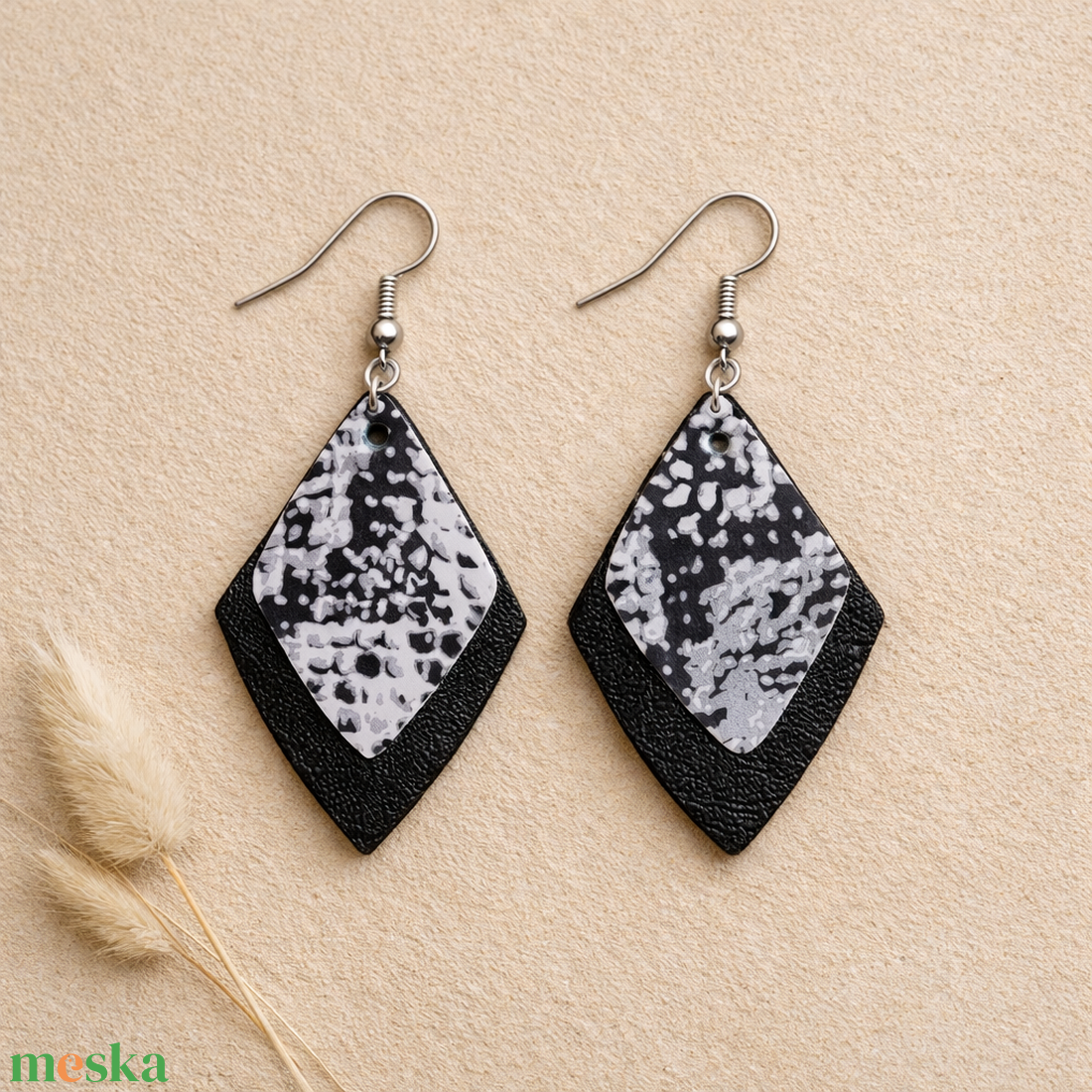 Éjkék Dzsungel � műbőr rombusz fülbevaló kígyóbőr hatású mintával - ékszer - fülbevaló - lógó fülbevaló - Meska.hu